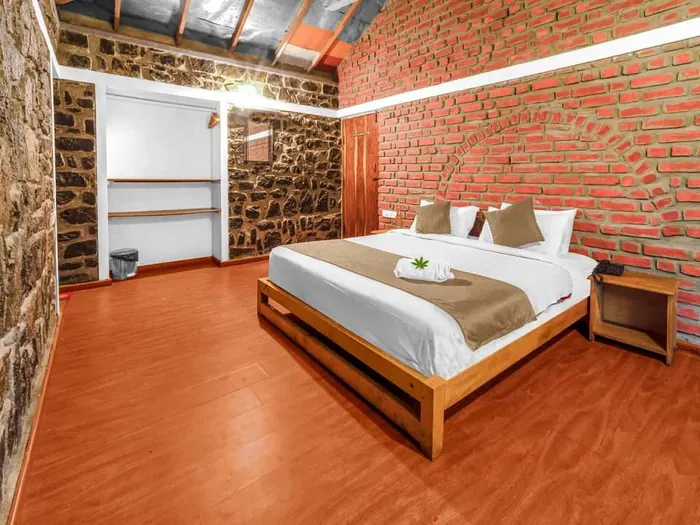 One Bedroom Streamside Suite with Balcony photo 4