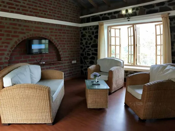 One Bedroom Valley View suite with Balcony photo 4